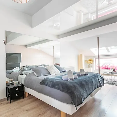 Le Faubourg Saint Martin Apartment *